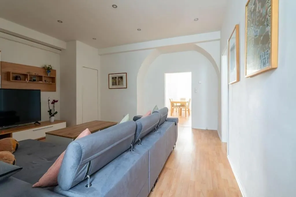Central Apartment Near Belvedere Vienna 0*,