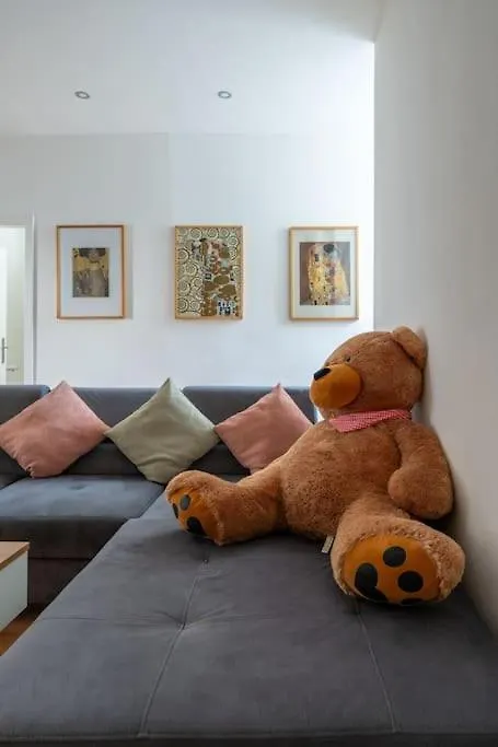 Central Apartment Near Belvedere Vienna
