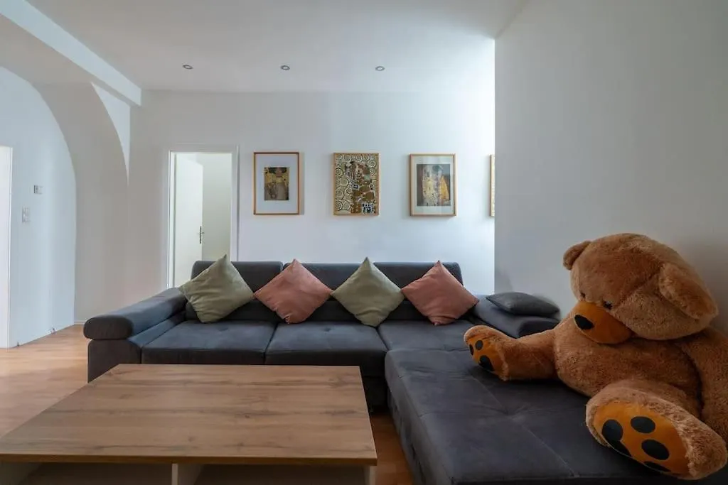 Central Apartment Near Belvedere Vienna