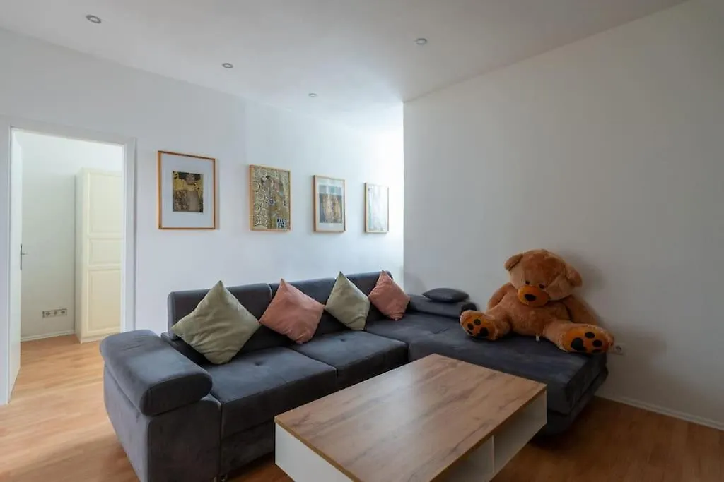 Central Apartment Near Belvedere Vienna