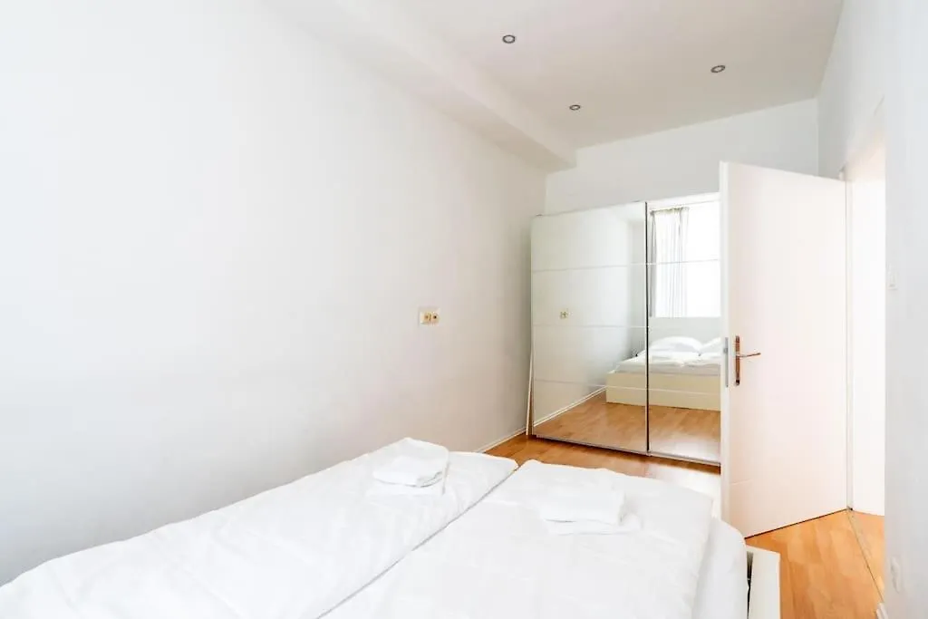 Central Apartment Near Belvedere فيينا